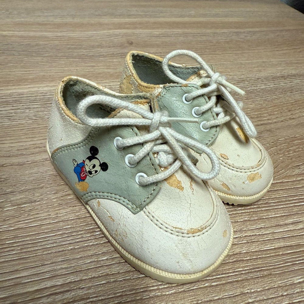 Vintage 1980s Disney Baby Cream and Green Walker Shoes Baby Size 2 White/Blue